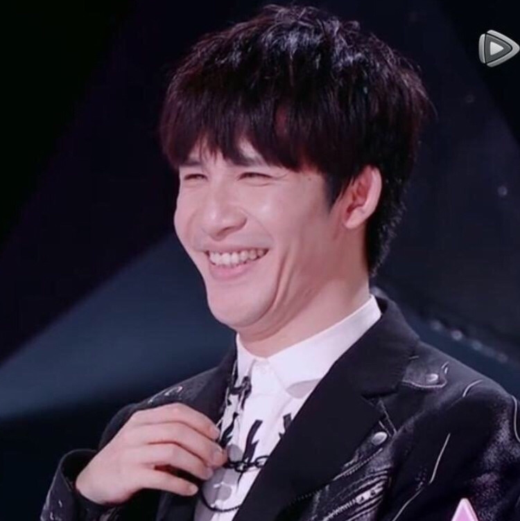 鹿晗被"大可不必"笑到裂开,大张伟的"多层下巴"也火了,不忍直视