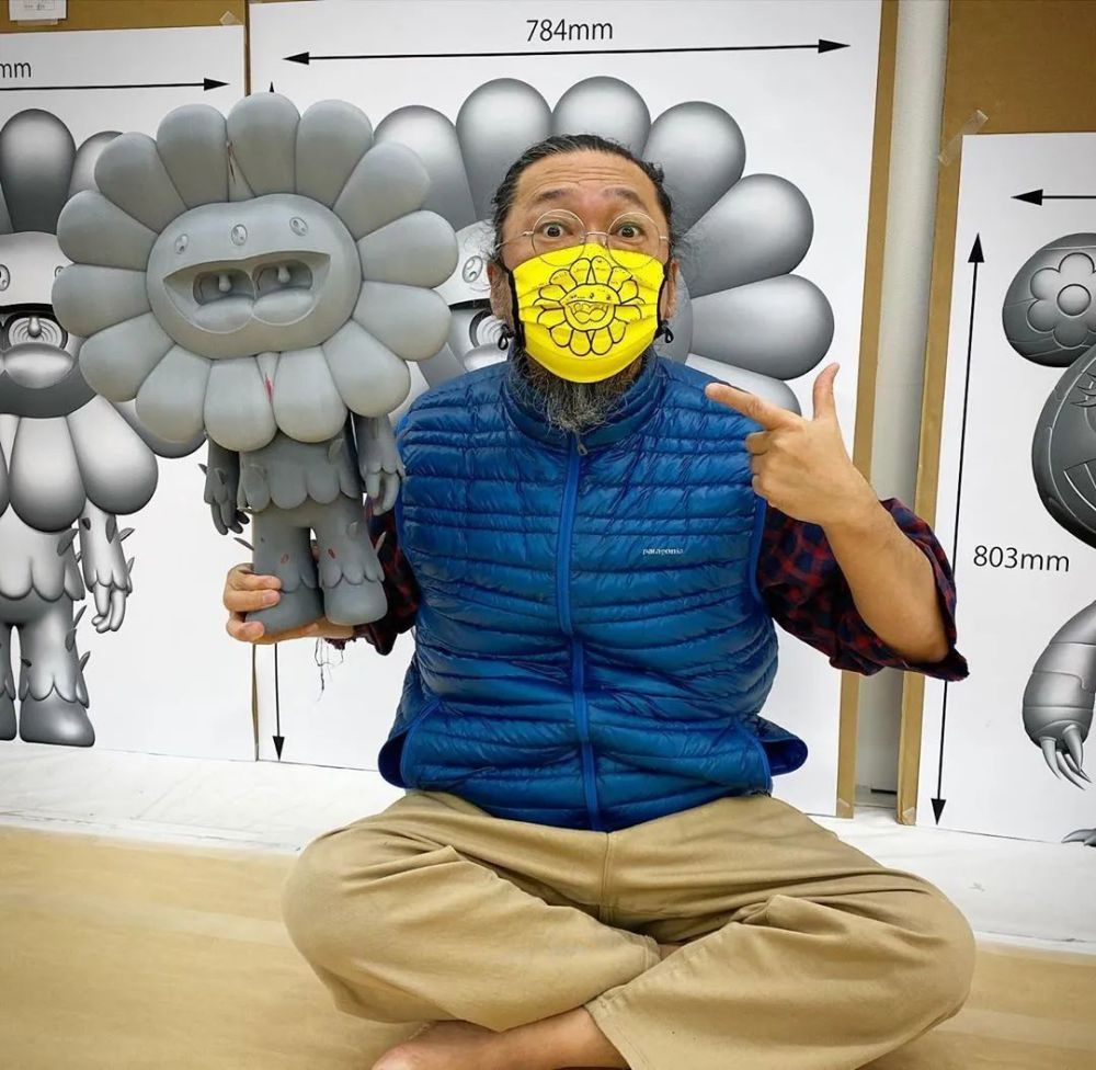 村上隆曝光2个最新玩偶雕塑,粉红少女 be@rbrick积木熊来袭_腾讯新闻