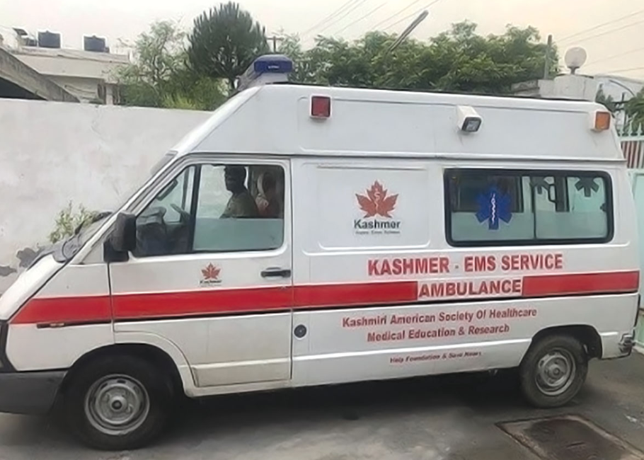 印度医院不派救护车导致孕妇死亡,家属推尸体游街抗议