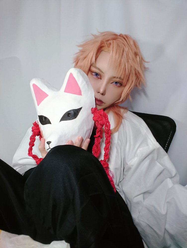 这么帅气的coser,当然是个男孩子