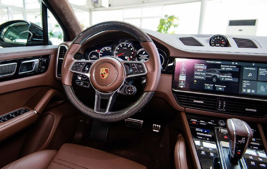 新一代保时捷卡宴s到店!矩阵大灯 触屏内饰,豪华不输奔驰gle