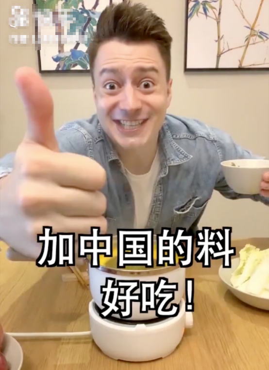 没底线这个曾被中国网友点赞的老外网红如今靠在外网骂中国月入5万