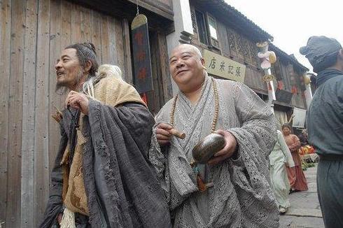 记住这五句红楼梦中的诗词就够用一生了