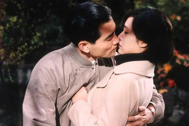 张爱玲红玫瑰与白玫瑰男人心里得不到的爱才是最好的