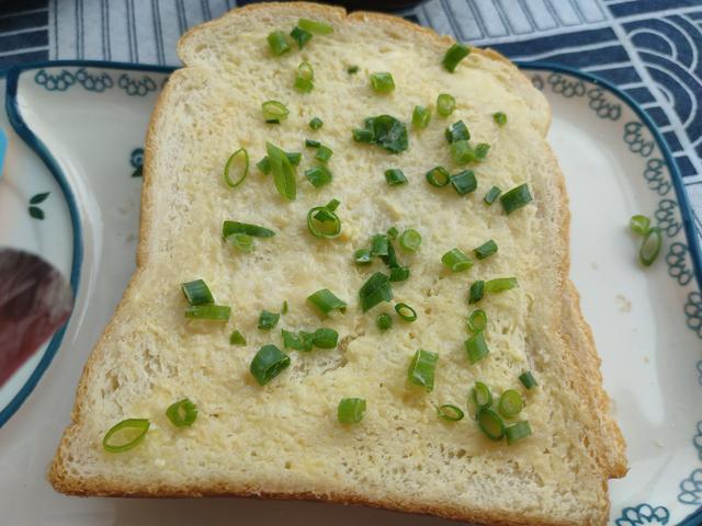 美好的一天从早餐开始 葱香黄油吐司片 香味十足超级好吃 腾讯新闻