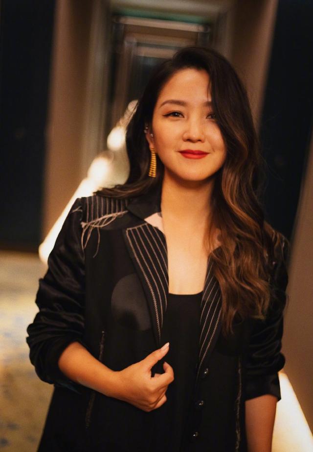 何洁首谈三胎女儿，是意外的到来，坦言自己已三个月没有接到工作（组图） - 2