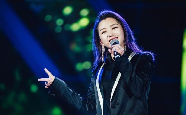 何洁首谈三胎女儿，是意外的到来，坦言自己已三个月没有接到工作（组图） - 7