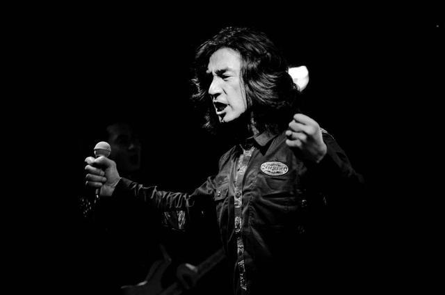 栾树被兄弟窦唯伤害后却成了模范丈夫替妻子煲粥为咏梅留灯