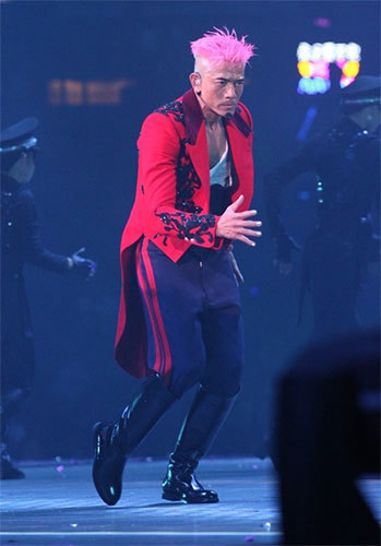 据悉郭富城届时除唱歌外,还会联同100位舞蹈演员演出,他和许冠杰一样