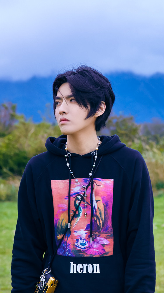 吴亦凡|吴亦凡左右手都能写字 吃饭 打篮球，惯用左右手真的很李舒白