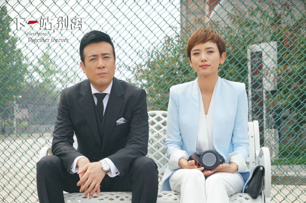 王丽坤绯闻男友,与妻子29年情惹人羡,大器晚成的他终成人生赢家