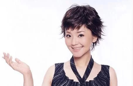 2004年,他们的儿子出生,因为是大年初一出生,所以取名叫做杨初一.