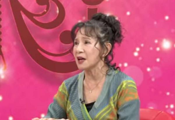 林梦梅在19岁的时候生下女儿,并在19岁那年年底离婚.