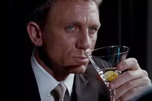 "a dry martini,shaken, not stirred!