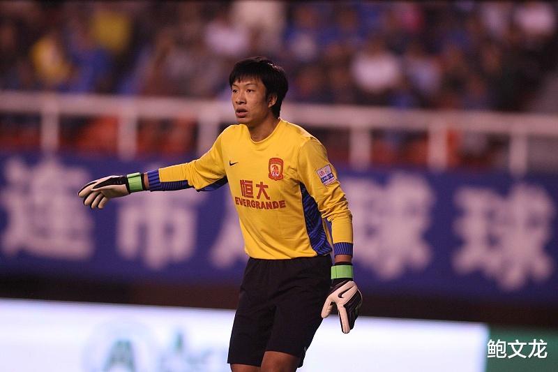 天海功勋现身泰达训练场曹阳退役后杨君回来了