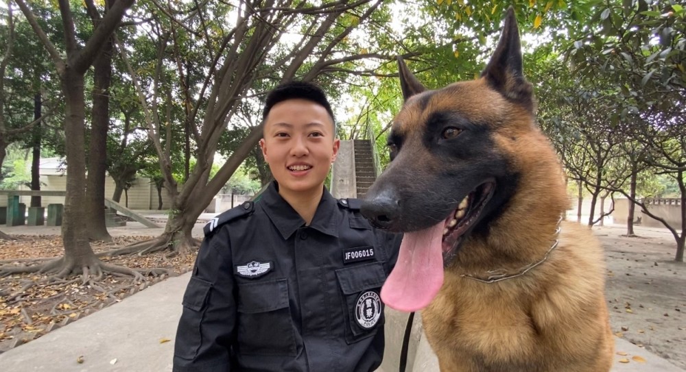 警花方宇宸与警犬天狼就是这样一对最佳拍档.