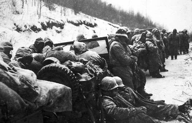 "我爱亲人和祖国,更爱我的荣誉,我是一名光荣的志愿军战士!