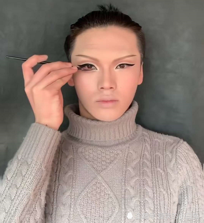 仿妆大佬模仿唐三开始别蹭热度最后比本尊还帅