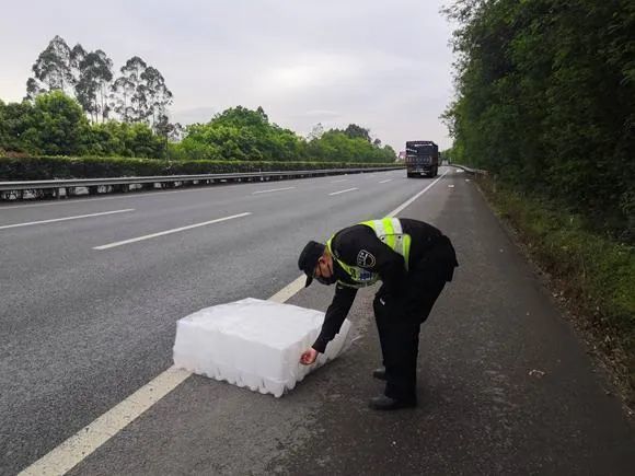 路遇抛撒物教科书级的躲避办法都在这