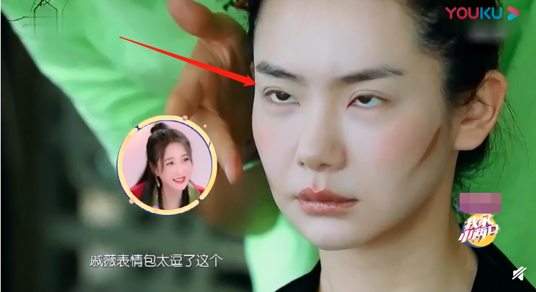 戚薇化妆偏爱浓眼影?闭眼时露出双眼皮"刀疤,割过的女生都懂