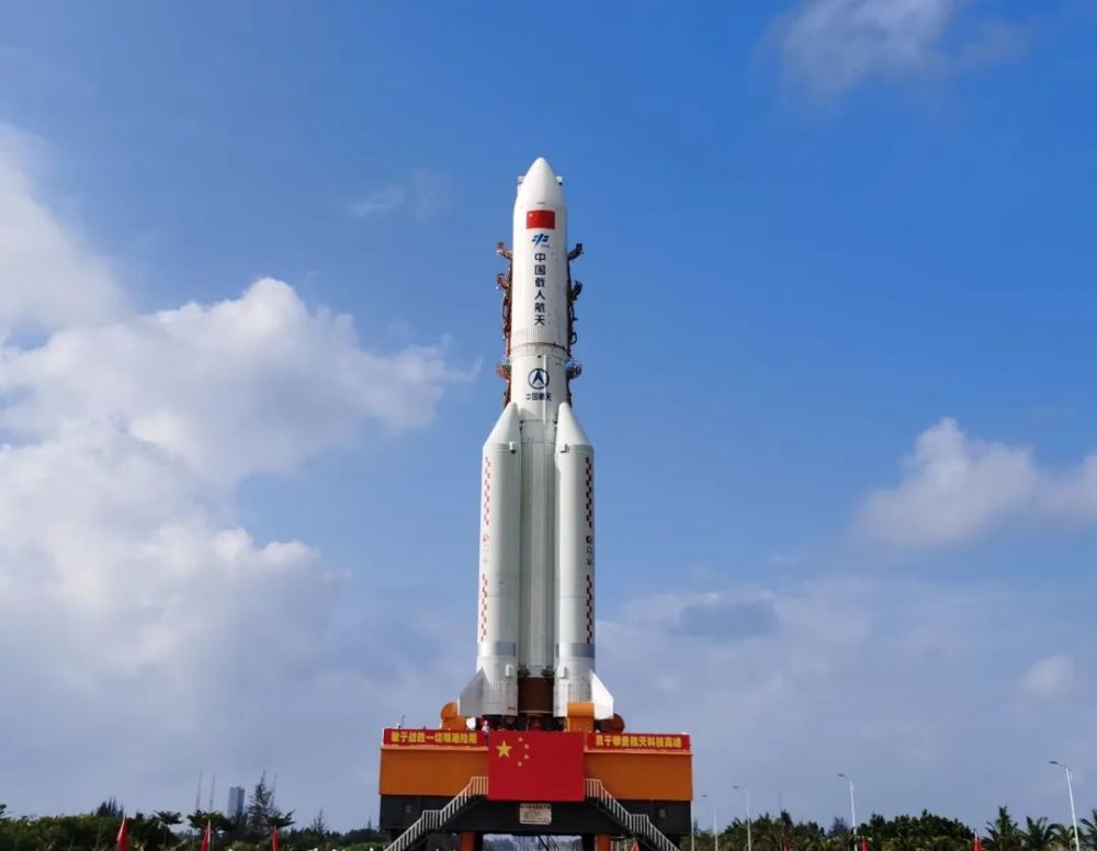 周建平介绍,长征五号b运载火箭是为发射空间站试验核心舱和实验舱,在