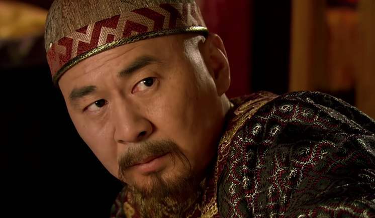 甄嬛传皇帝每个月的这一夜都会去华妃处团聚却暗示出华妃悲惨结局