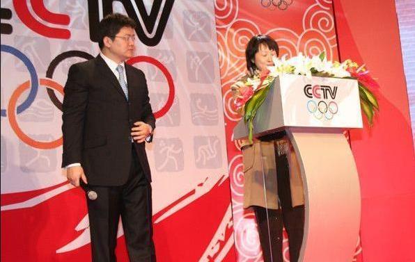 比起胡紫薇报复张斌大闹央视停职10年,藏18年的董卿才是狠人