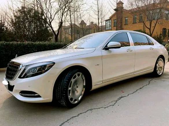 难得一见的白色奔驰s600