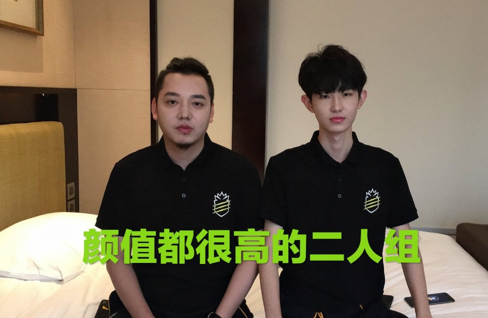 ag一诺和六点六情同手足年纪相差7岁趴六哥腿上睡觉好温馨