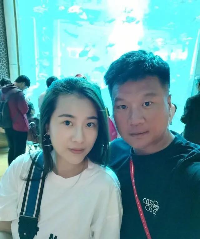 43岁前国脚晒全家福,曾与两名女明星交往,40岁时带儿子举行婚礼