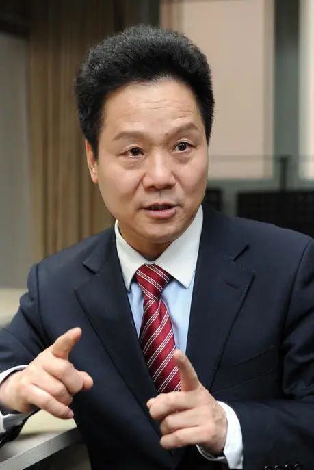 李小锋白逼宫走心的艺术就是动情的艺术