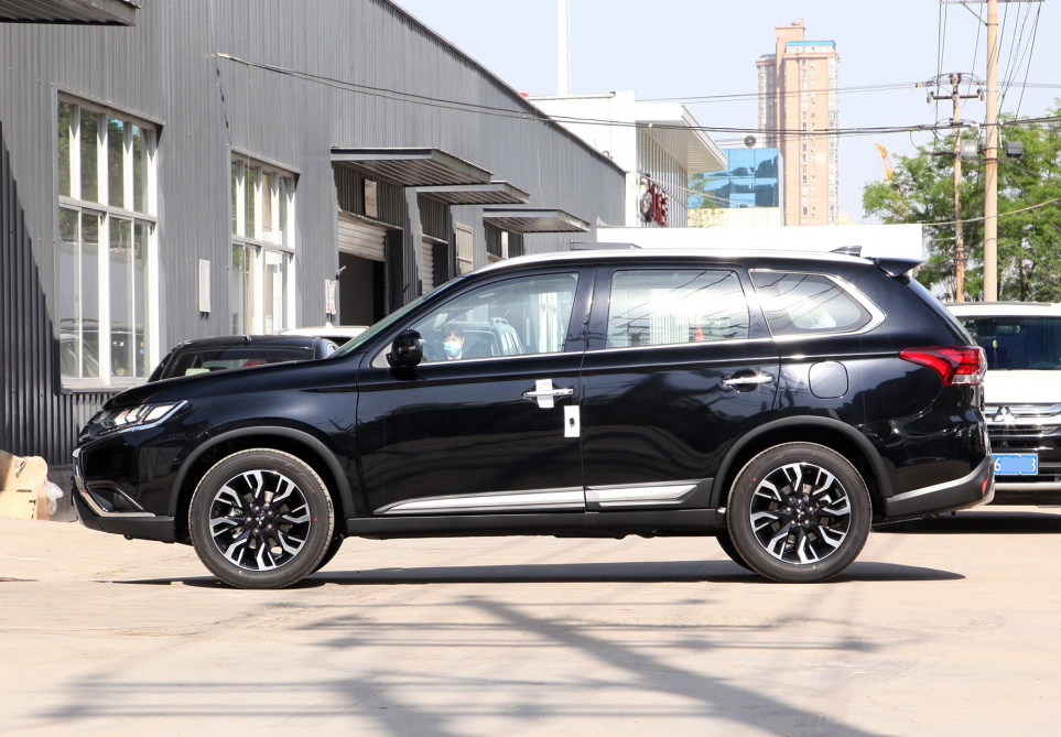 2020款欧蓝德钻石红实车到店颜值再获认可四驱版油耗81l