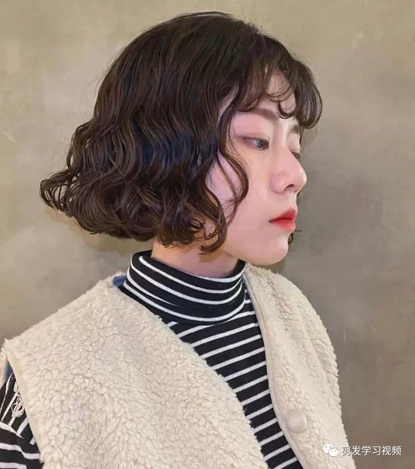 2020流行"王炸发型"-毛毛卷短发