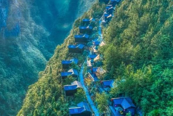 中国有个超刺激悬崖酒店房间都是依山而建开窗便是万丈悬崖