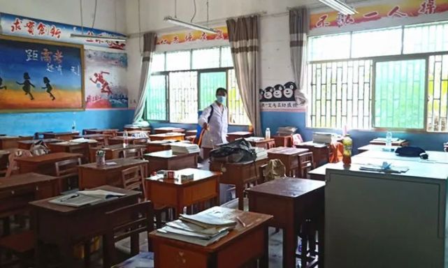 息烽:初高中普通班学生回到久违校园|息烽县|民族中学|高一|高二