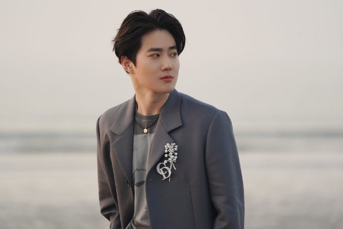 金俊勉在2020年3月30日第一次发行solo专辑,金钟