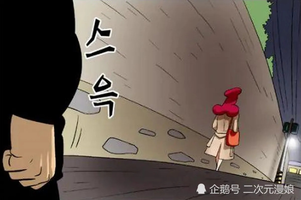 轻松一刻:女孩晚上发现被跟踪,还好在电视上学了一招!