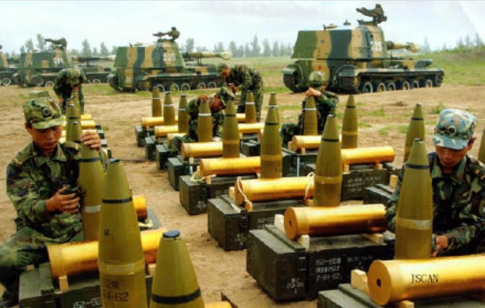 05式155毫米自行榴弹炮平射开火能将m1a2重型坦克炸成零件么