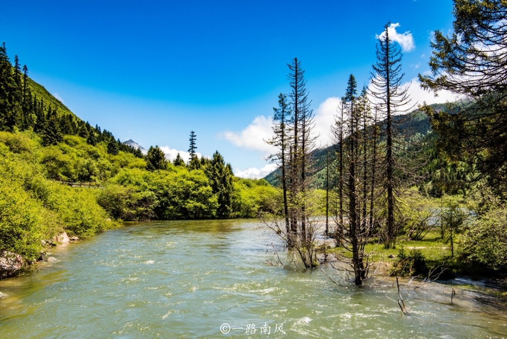和黄龙九寨沟组成黄金旅游线路,景色太美了