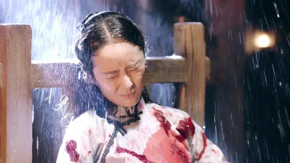 《秋蝉》出现"抗日神剧"的剧情,不死的女主太夸张,难怪颖儿辞演了