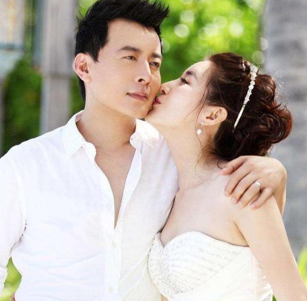 事业上取得自己满意成绩的同时,她的婚姻生活也是十分的幸福,她与丈夫