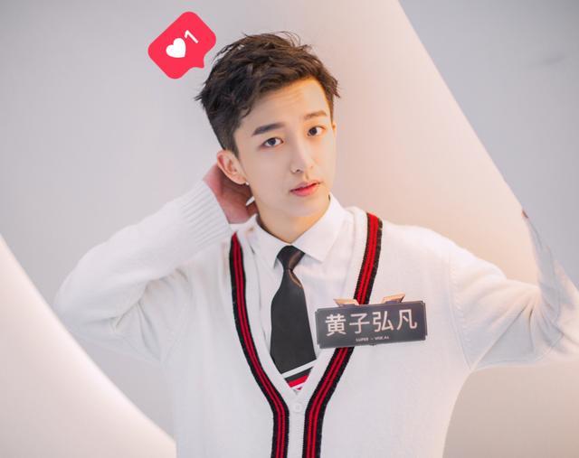 fpx冠军皮肤狂欢周黄子弘凡和lwx组团开黑网友一起摇花手