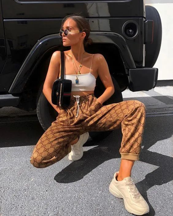 大牌logo的暴发户式审美怎么越来越时髦了