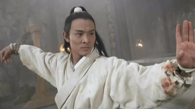 他是歌手出身,演过《寻秦记》和《大唐双龙传》,都是些只要帅气就行的