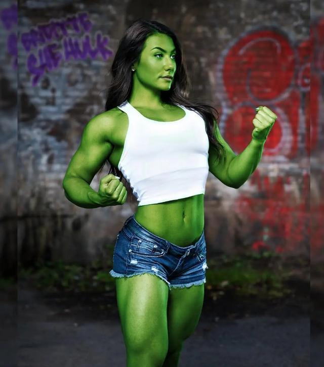 肌肉女变绿巨人图片