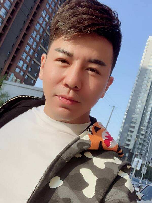 舞帝利哥被官方彻底"打压",直播人气狂降,粉丝:不受宠了!