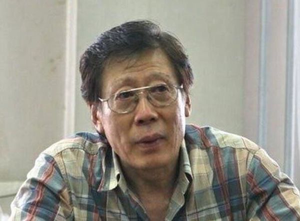 一生坎坷的焦晃被2任妻子抛弃得病险自杀等待16年一飞冲天