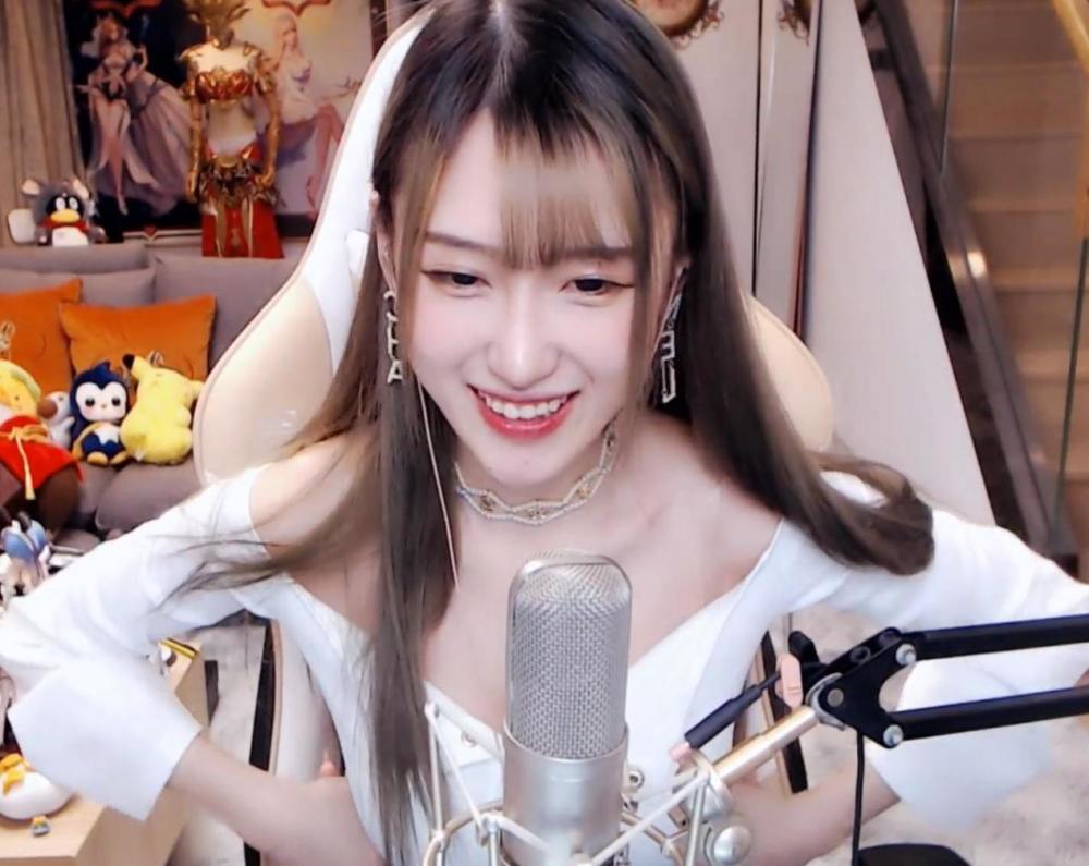 被粉丝逮到了腐团儿发几年前跳舞视频膝盖发红引争议