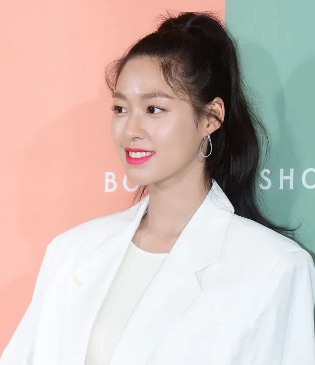 刷完宋茜的《创3》直拍,"女团高马尾"实红!