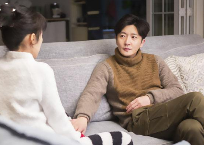 "妈宝男"有多可恨?前几个都是演出来的,只有他41还和妈接吻